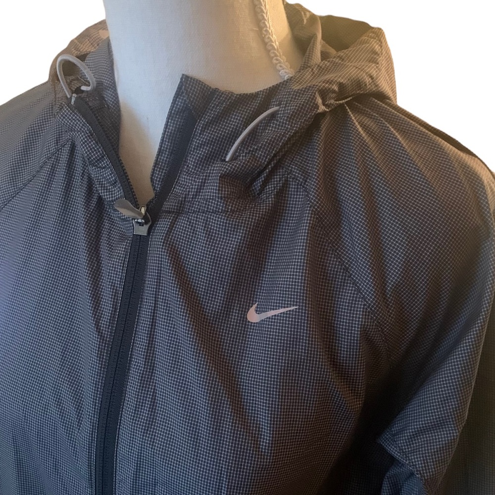 Nike Women's Essential Water Repellent Hooded Running Jacket Grey/Black